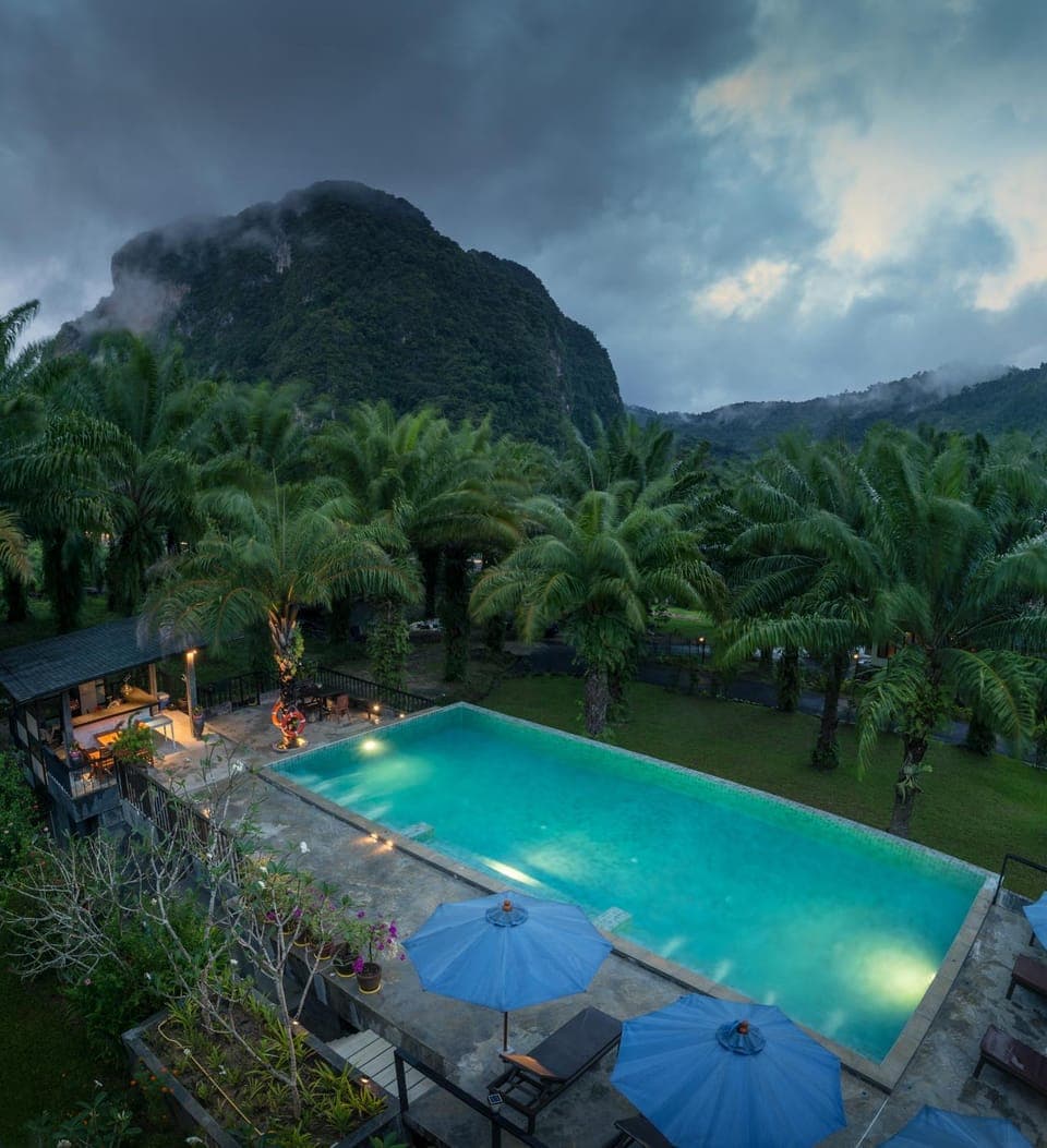 Mountain view, Swimming pool, Swimming pool