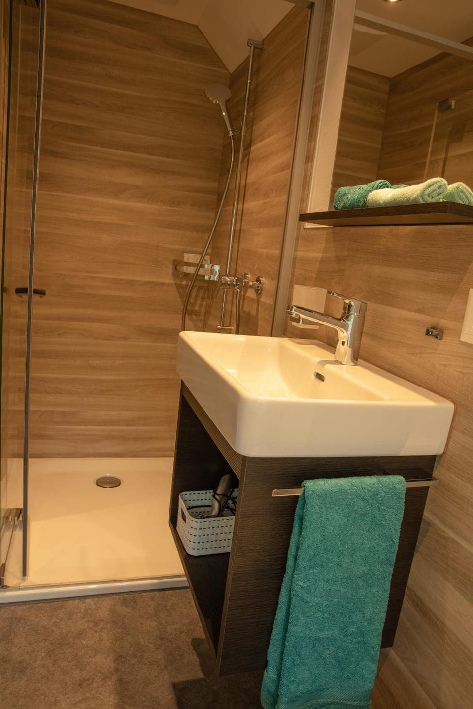 Shower, Bathroom, towels