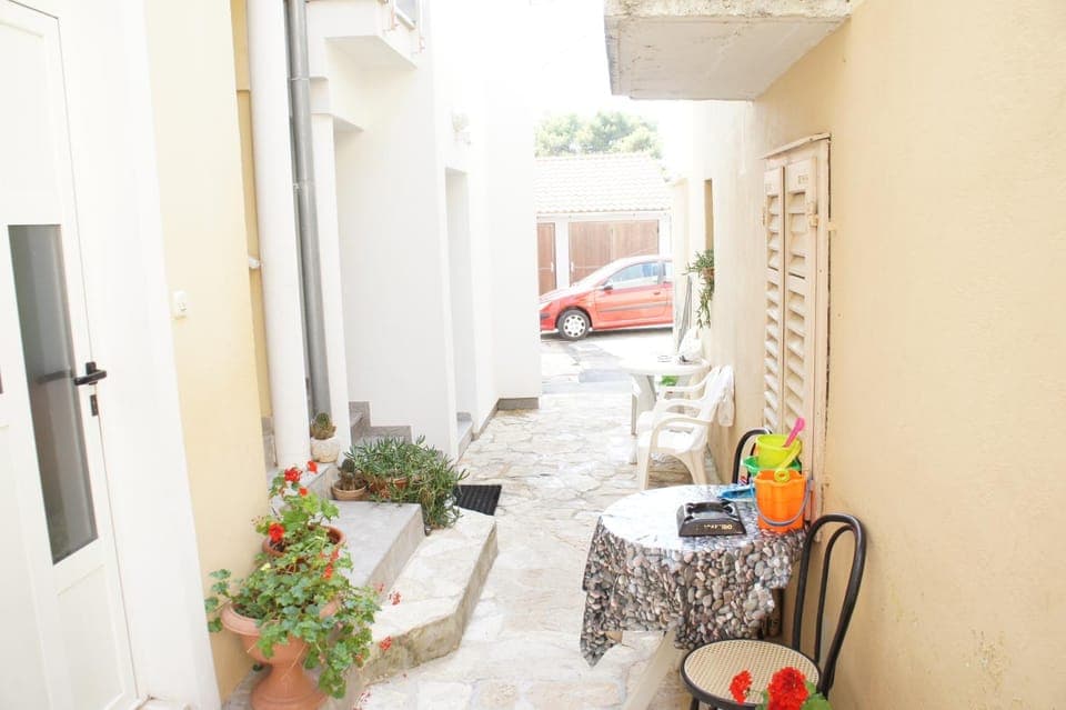 Facade/entrance, Decorative detail