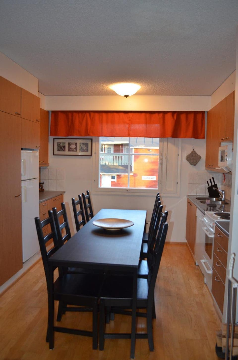 Dining area, oven, pet friendly, kitchen