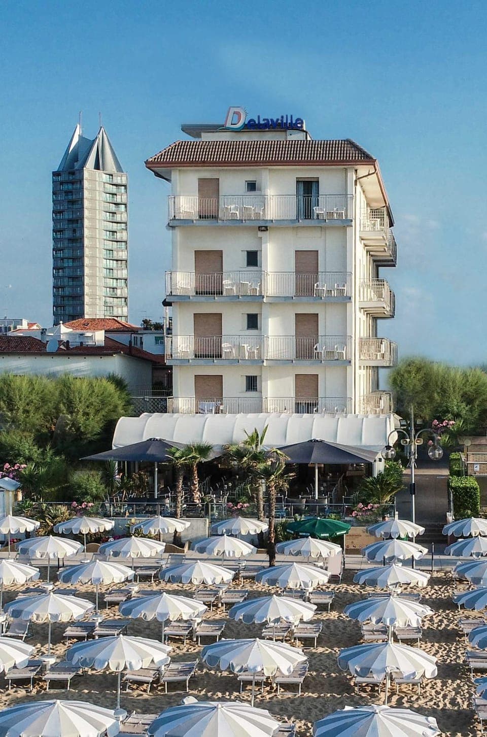 Facade/entrance, Bird's eye view, Beach