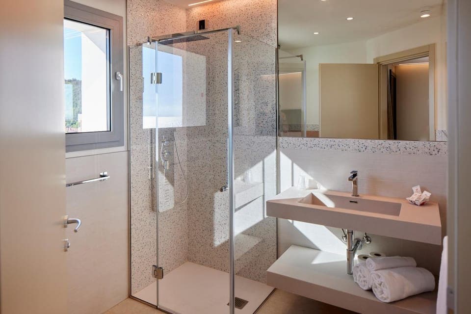 Shower, Bathroom, towels