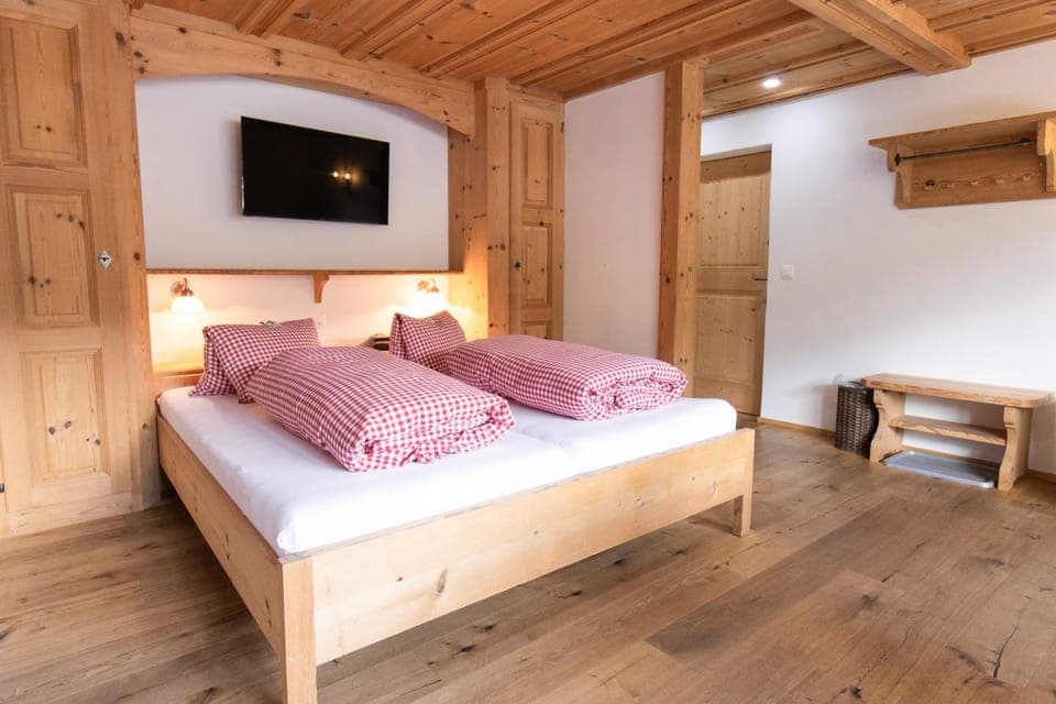 TV and multimedia, Bedroom, wardrobe