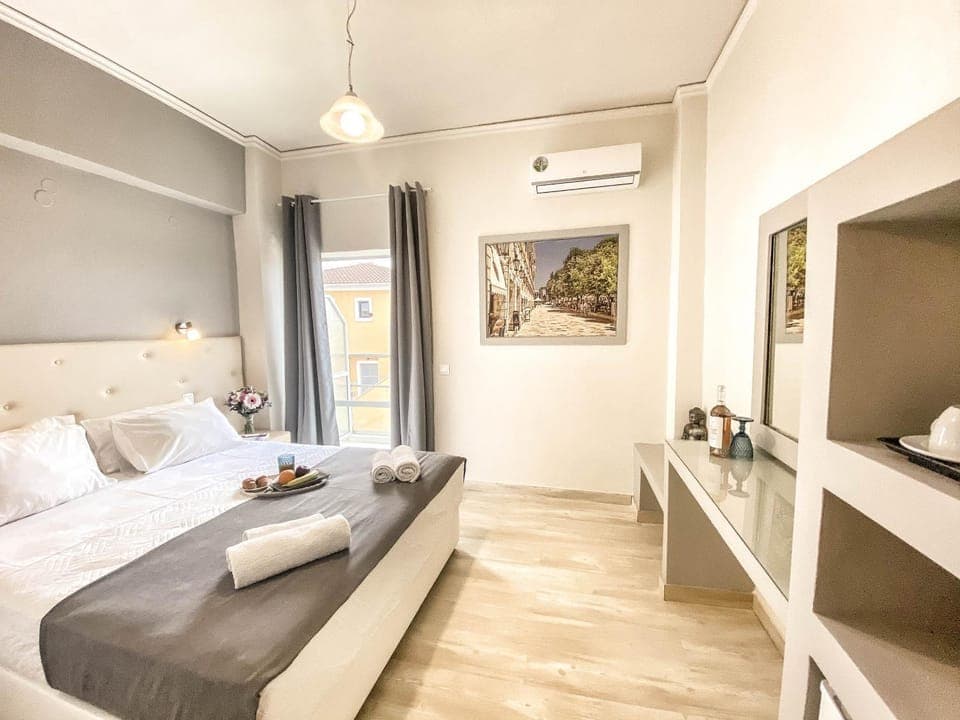 Bed, Photo of the whole room, Seating area, air conditioner