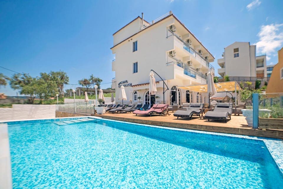 Property building, Patio, Day, Pool view, Swimming pool, sunbed