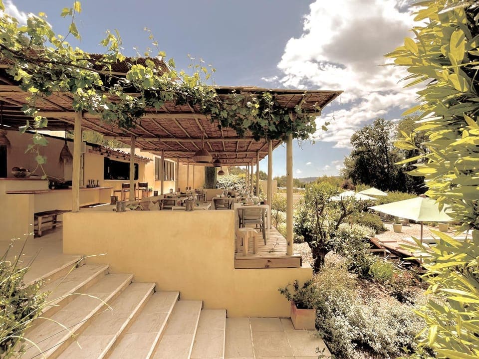 Property building, Restaurant/places to eat, Day, Garden, Garden view