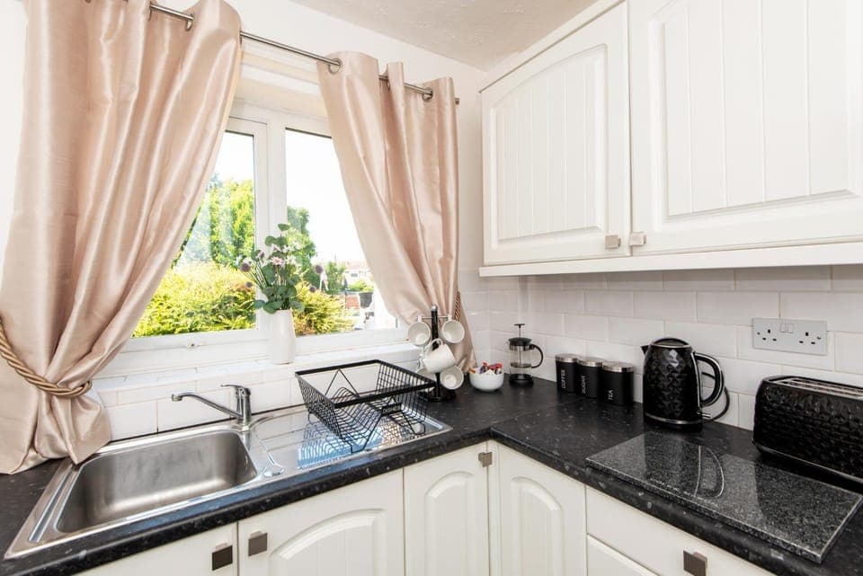 Coffee/tea facilities, Kitchen or kitchenette, minibar, pet friendly, stove, toaster