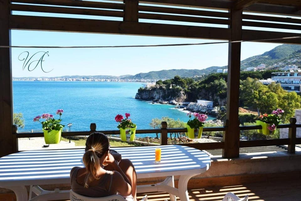 People, Balcony/Terrace, Sea view