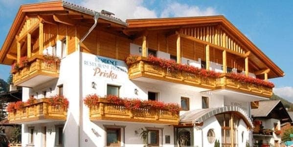 Facade/entrance, Balcony/Terrace