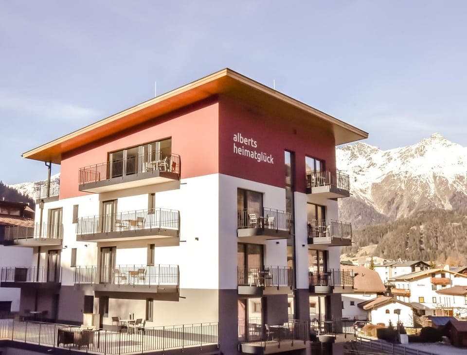 Facade/entrance, Off site