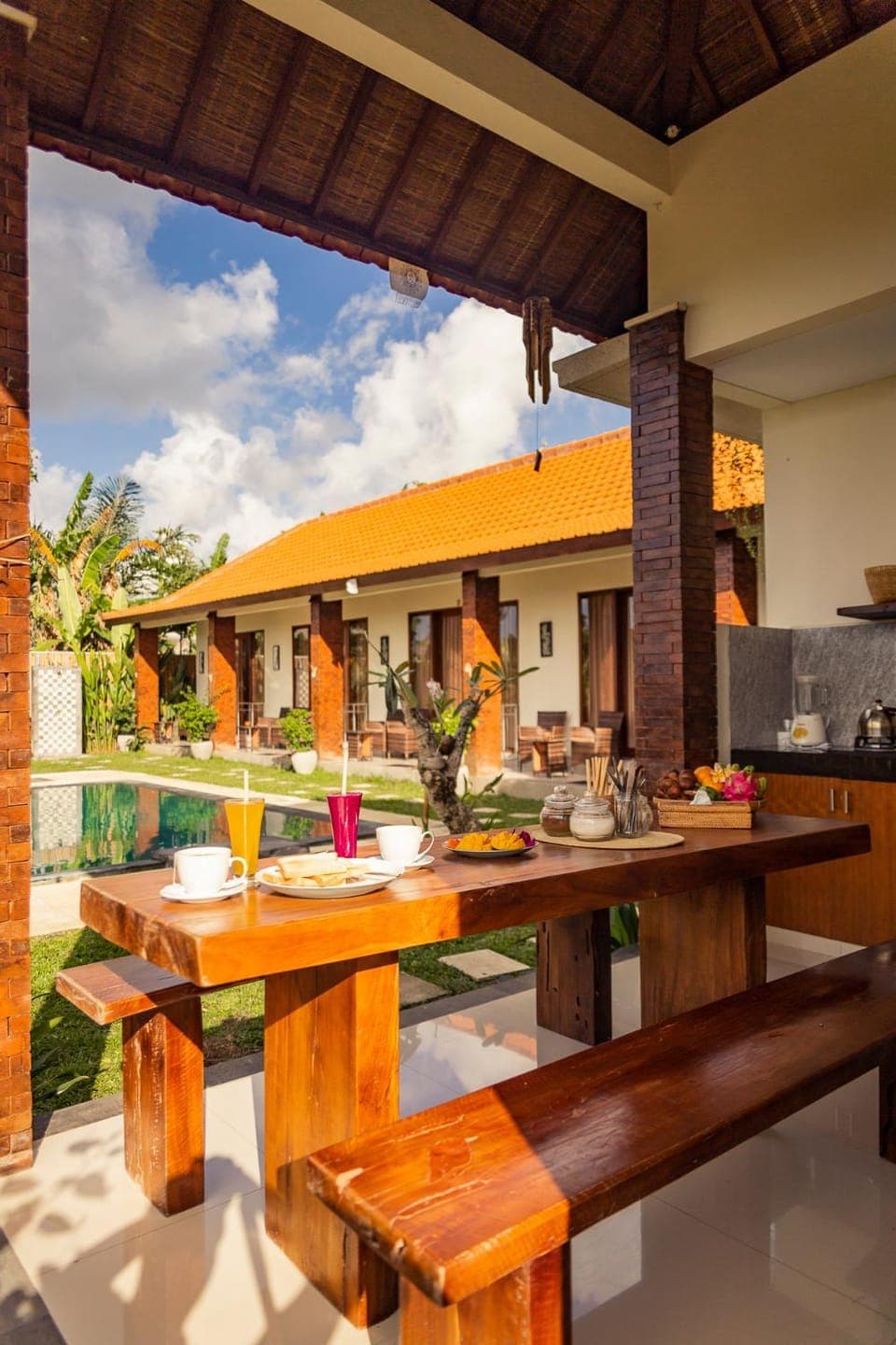 Coffee/tea facilities, Kitchen or kitchenette, Dining area