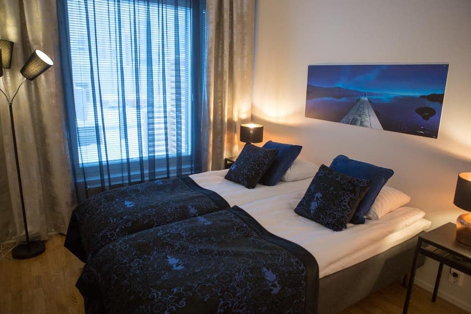 Bed, Day, Winter, Photo of the whole room, Bedroom, Inner courtyard view