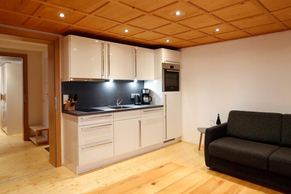 Kitchen or kitchenette, Seating area
