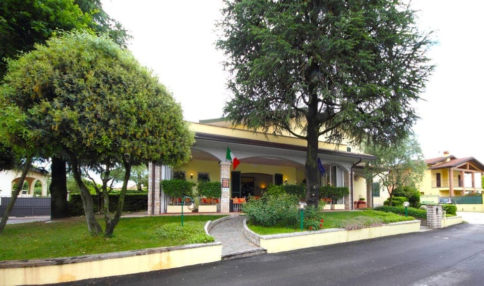 Property building, Day, Garden