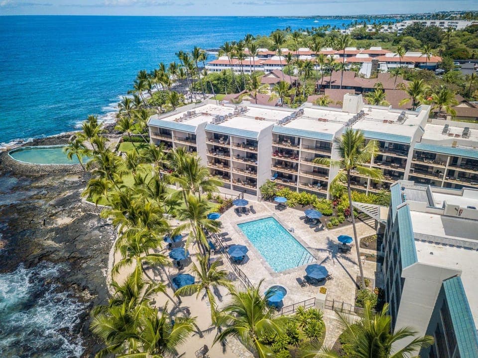 Property building, Day, Bird's eye view, Pool view, Sea view, Location