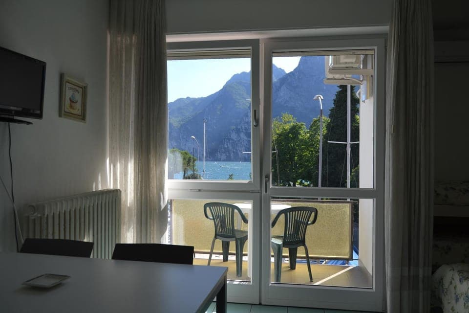 Balcony/Terrace, Living room, Lake view