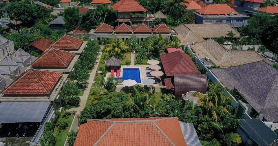 Property building, Neighbourhood, Natural landscape, Pool view, Swimming pool, Location