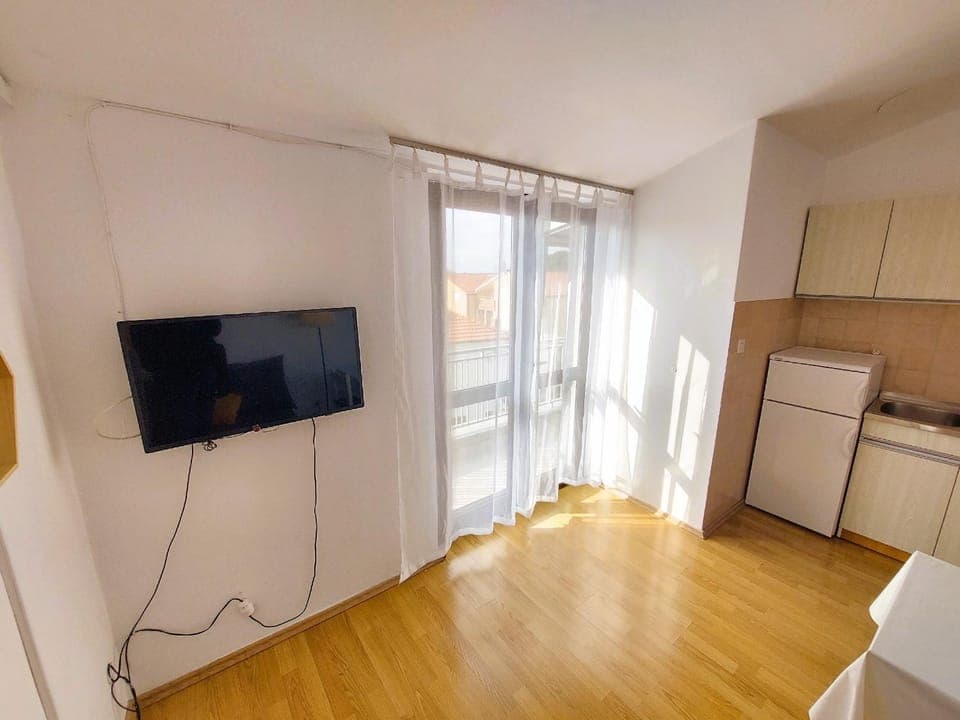 Bed, TV and multimedia, Kitchen or kitchenette, Photo of the whole room, Bedroom