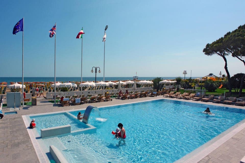 Swimming pool, Swimming pool