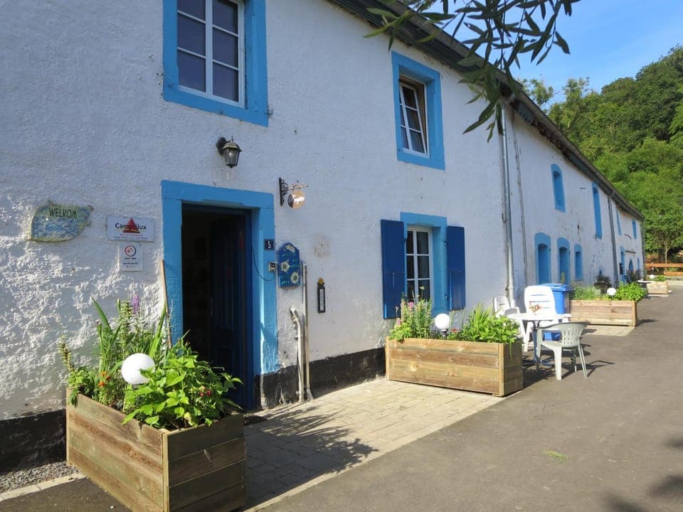 Property building, Facade/entrance, BBQ facilities, Balcony/Terrace, Lobby or reception, On site