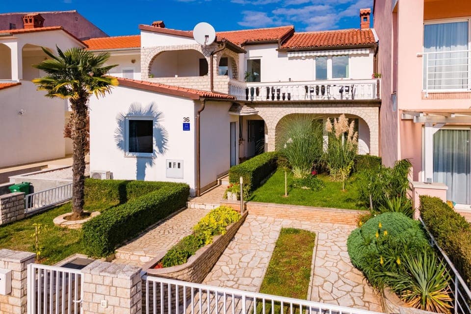 Property building, Patio, Garden, Garden view