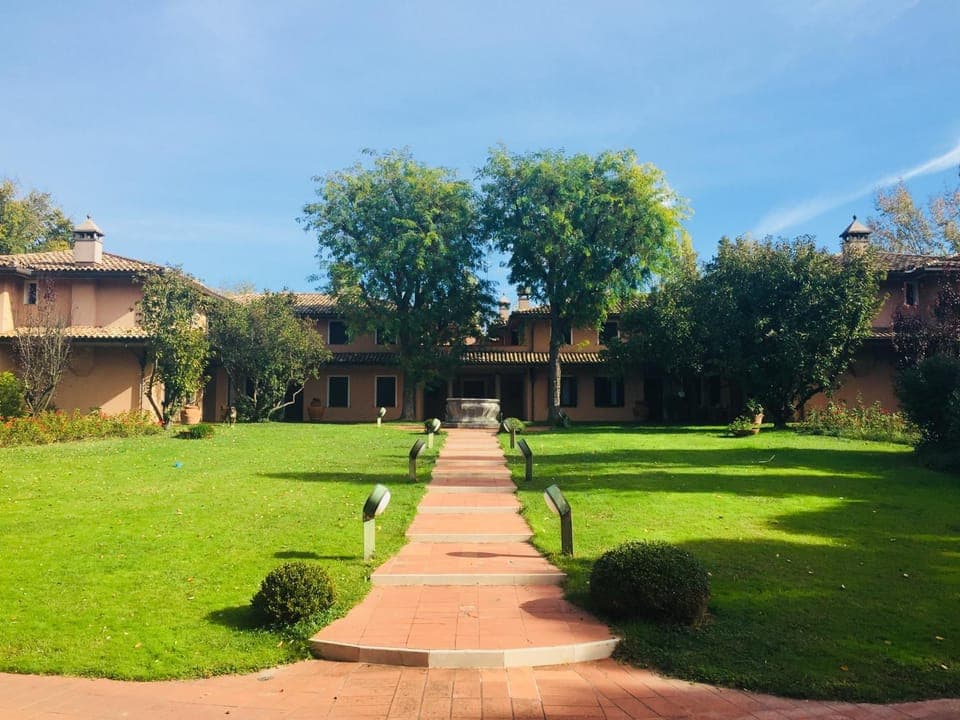 Property building, Facade/entrance, Garden, Decorative detail, Garden view, Family