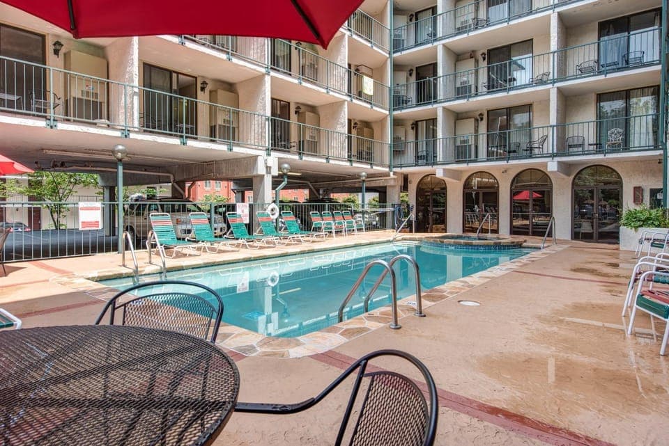Swimming pool, Swimming pool