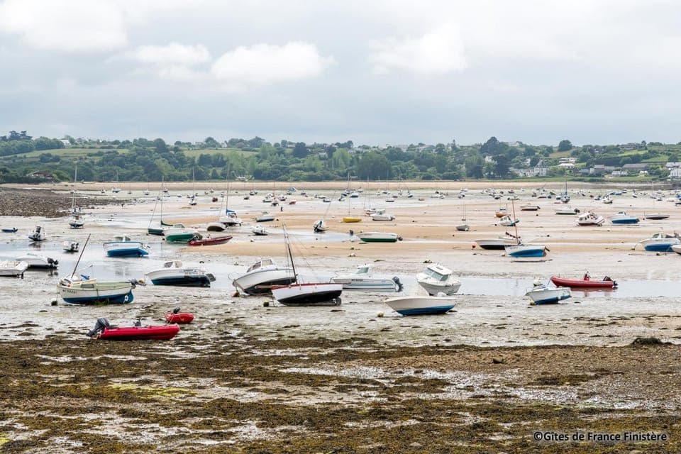 Nearby landmark, Natural landscape, Fishing, Beach, Windsurfing, Canoeing, Hiking, Diving