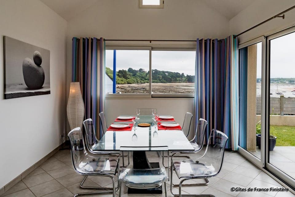 Dining area, Garden view, Sea view