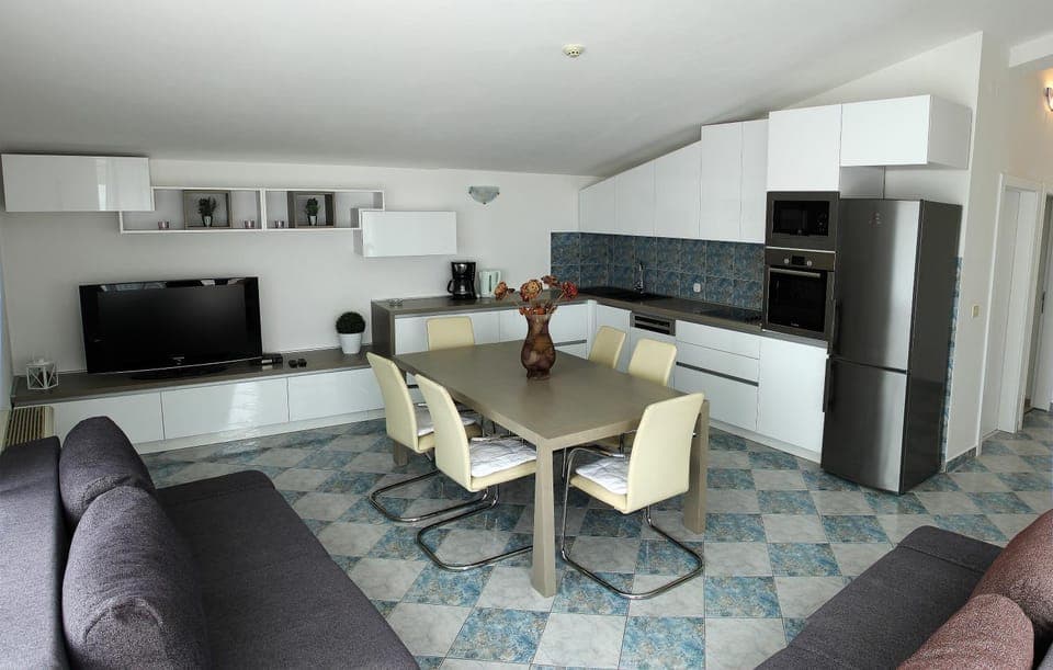 Day, TV and multimedia, Coffee/tea facilities, Kitchen or kitchenette, Living room, Photo of the whole room, Dining area