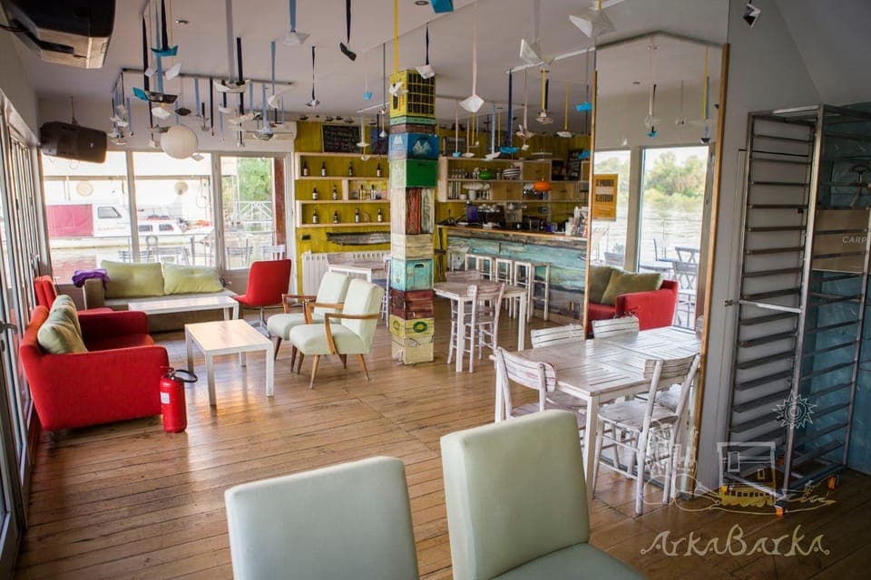 Library, Balcony/Terrace, Lobby or reception, Lounge or bar, Decorative detail, River view, Drinks, Alcoholic drinks, Non alcoholic drinks