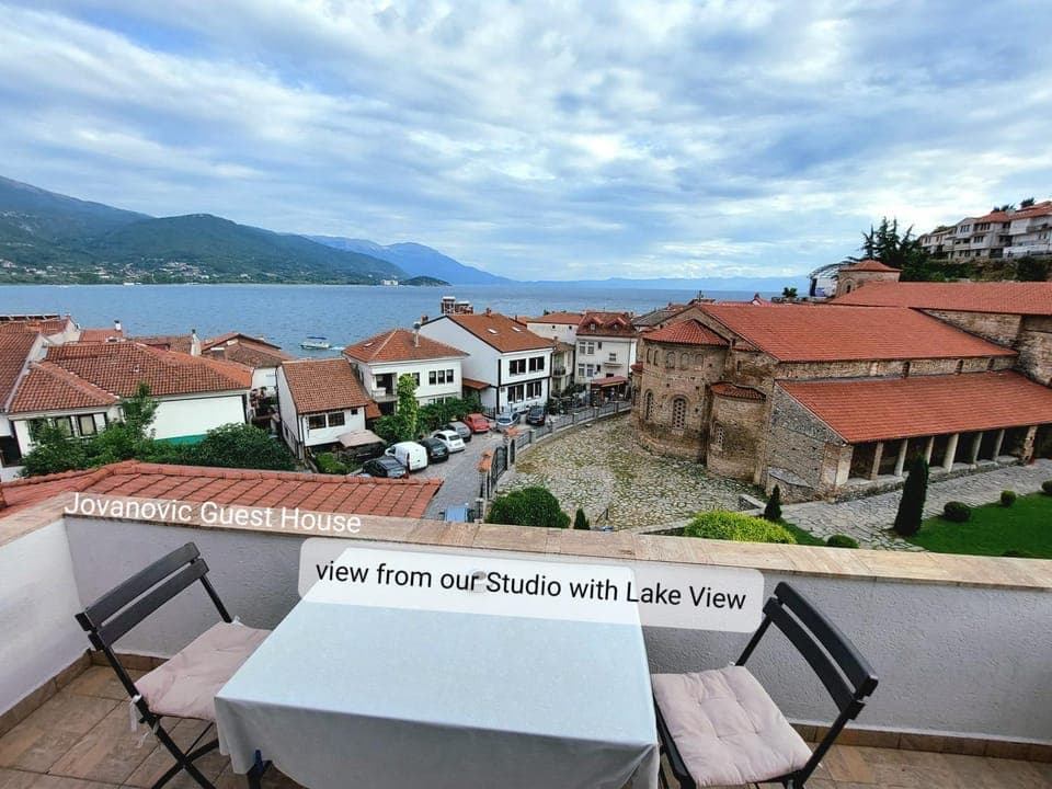 View (from property/room), Balcony/Terrace, Garden view, Lake view, Landmark view, Mountain view