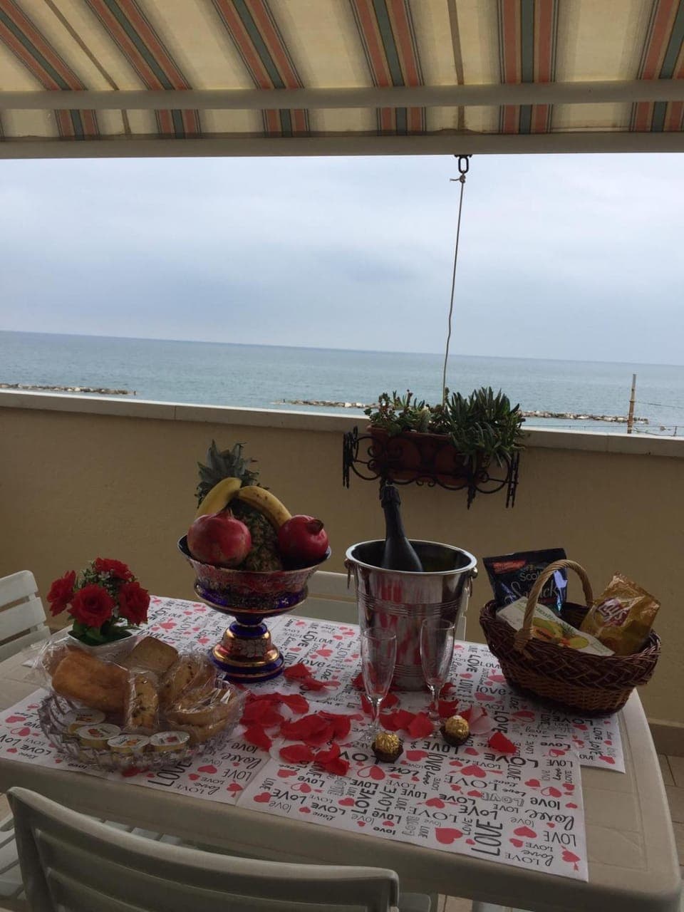 Balcony/Terrace, Decorative detail, Sea view, Italian breakfast