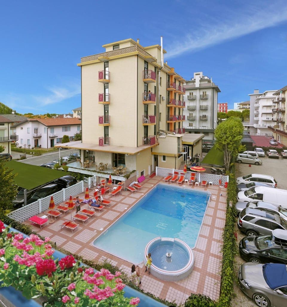 Facade/entrance, Bird's eye view, Swimming pool, Swimming pool