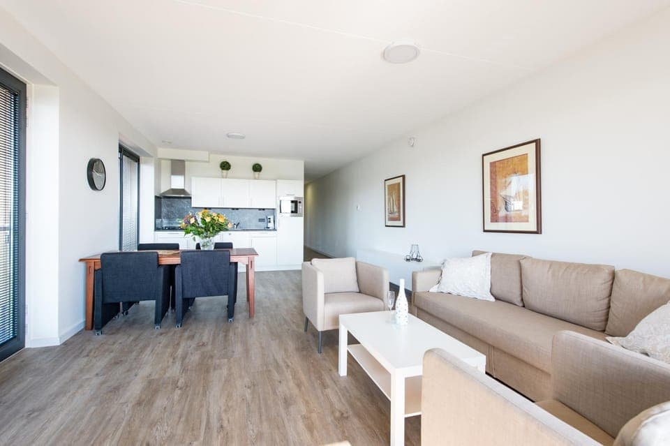 Kitchen or kitchenette, Seating area, Dining area