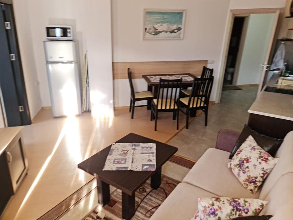 Seating area, Dining area, internet, microwave