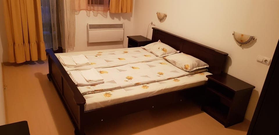 Bed, Photo of the whole room, Seating area, Bedroom, Area and facilities