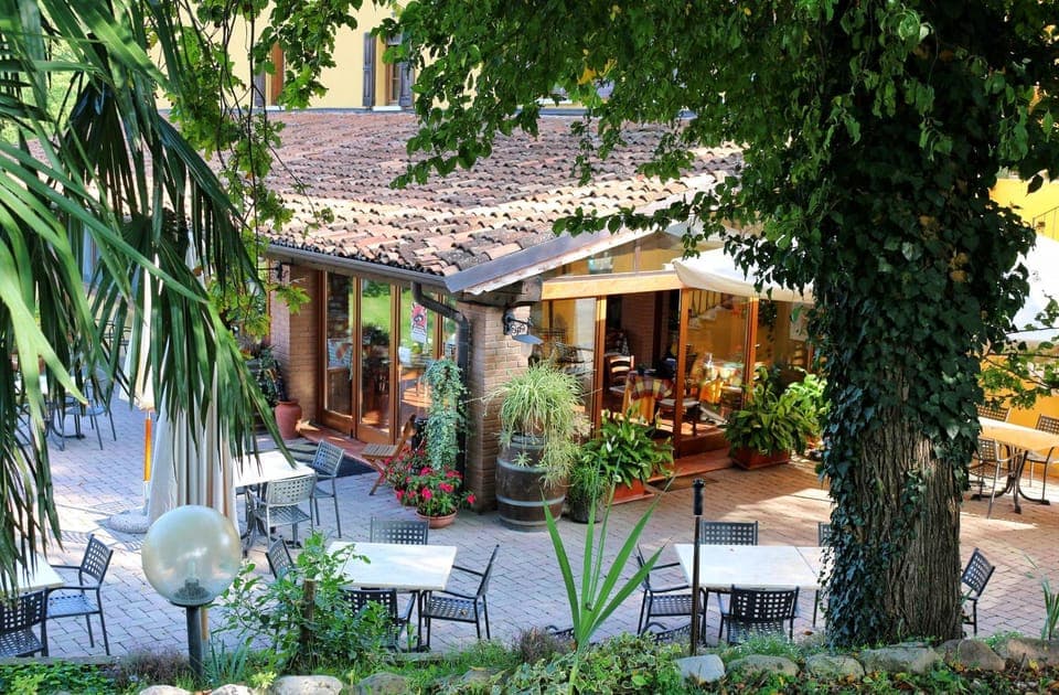 Restaurant/places to eat, Restaurant/places to eat