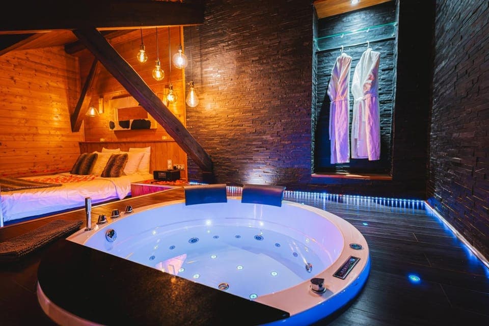 Hot Tub, Bedroom