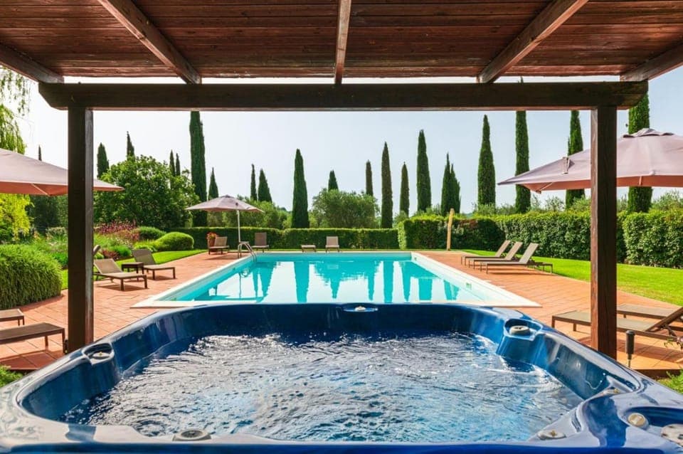 Garden, Hot Tub, Pool view