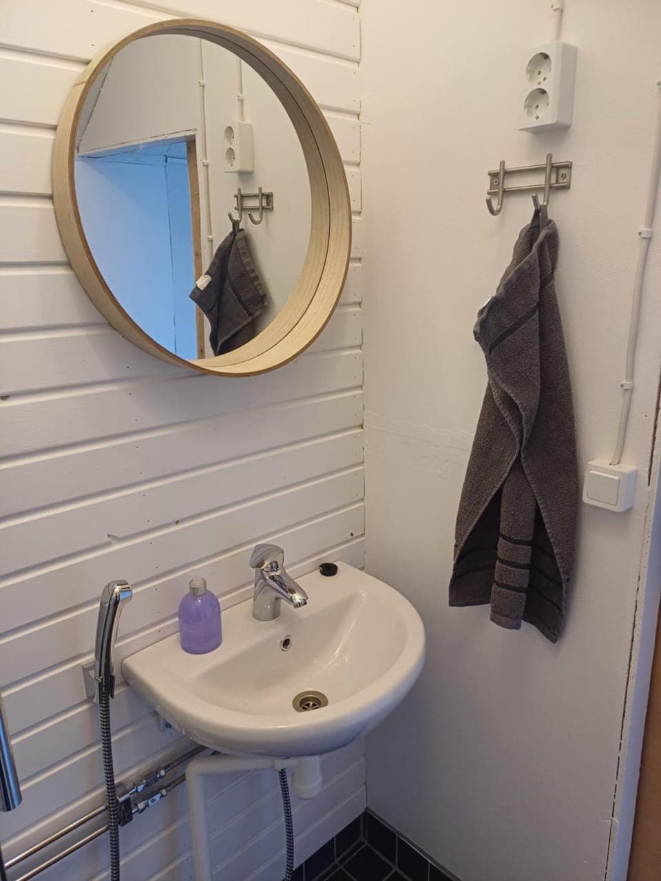 Bathroom, towels