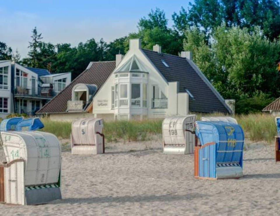 Facade/entrance, Beach