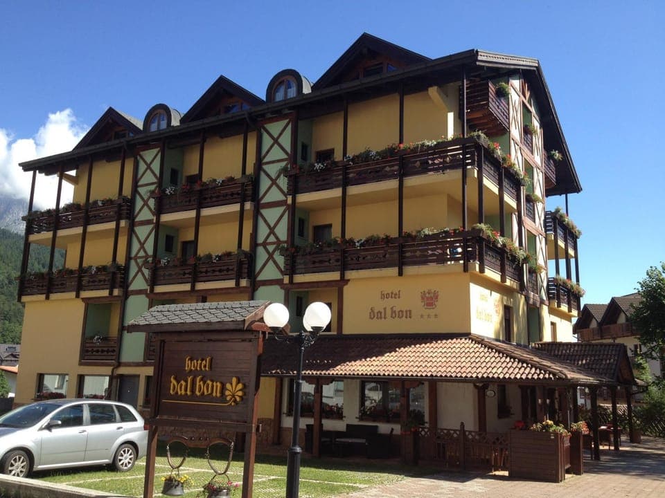 Facade/entrance, Summer