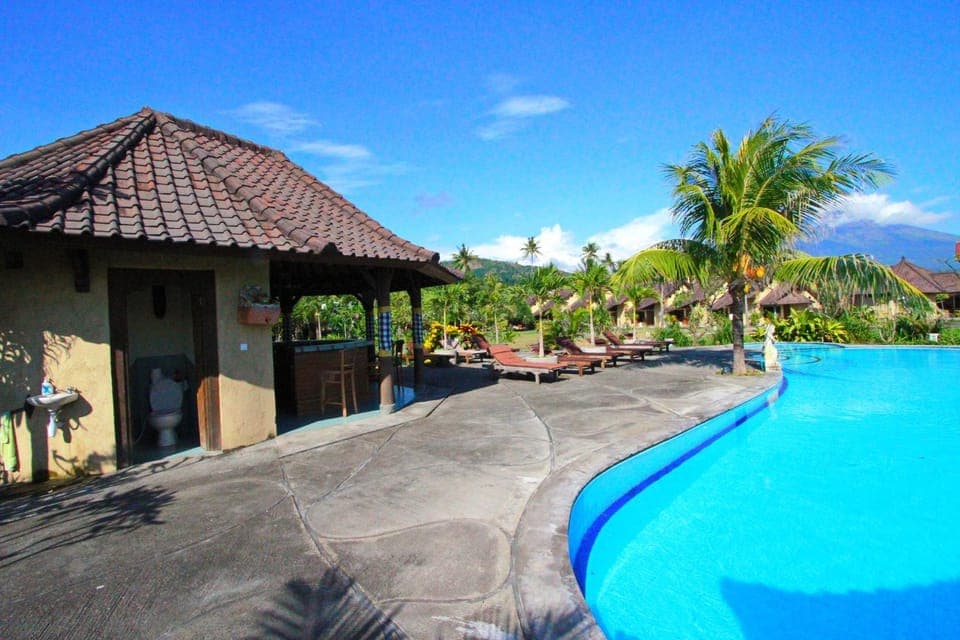 Property building, Garden, Lounge or bar, Beach, Swimming pool