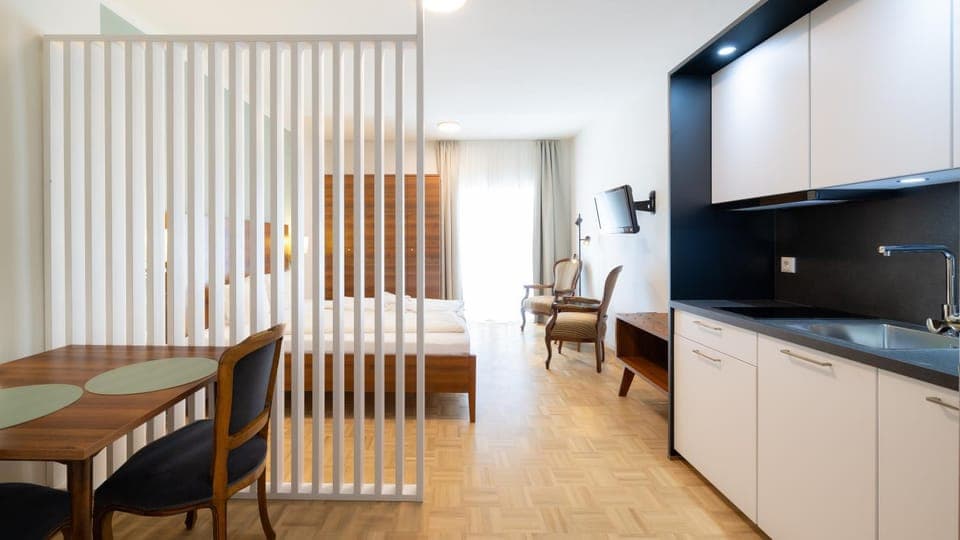 Photo of the whole room, Seating area, Food, Lake view, kitchen