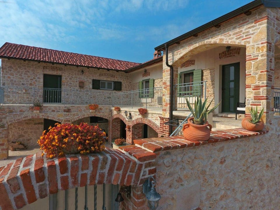 Property building, Decorative detail