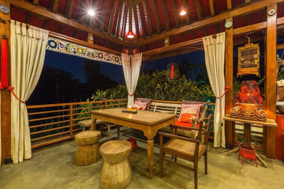 Restaurant/places to eat, Night