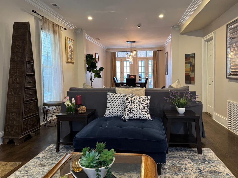 Living room, Seating area