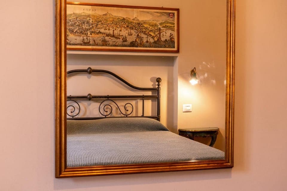 Bed, Photo of the whole room, Decorative detail, Bedroom