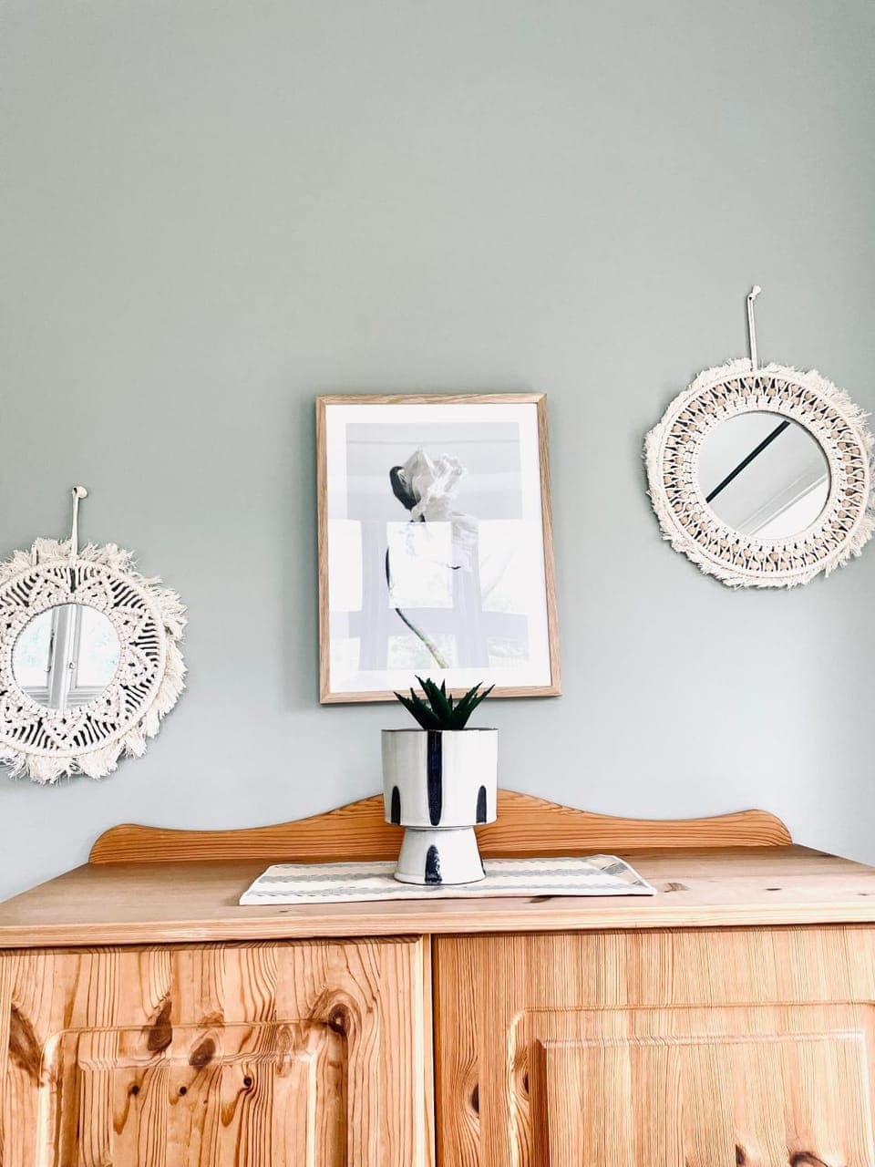 Photo of the whole room, Decorative detail